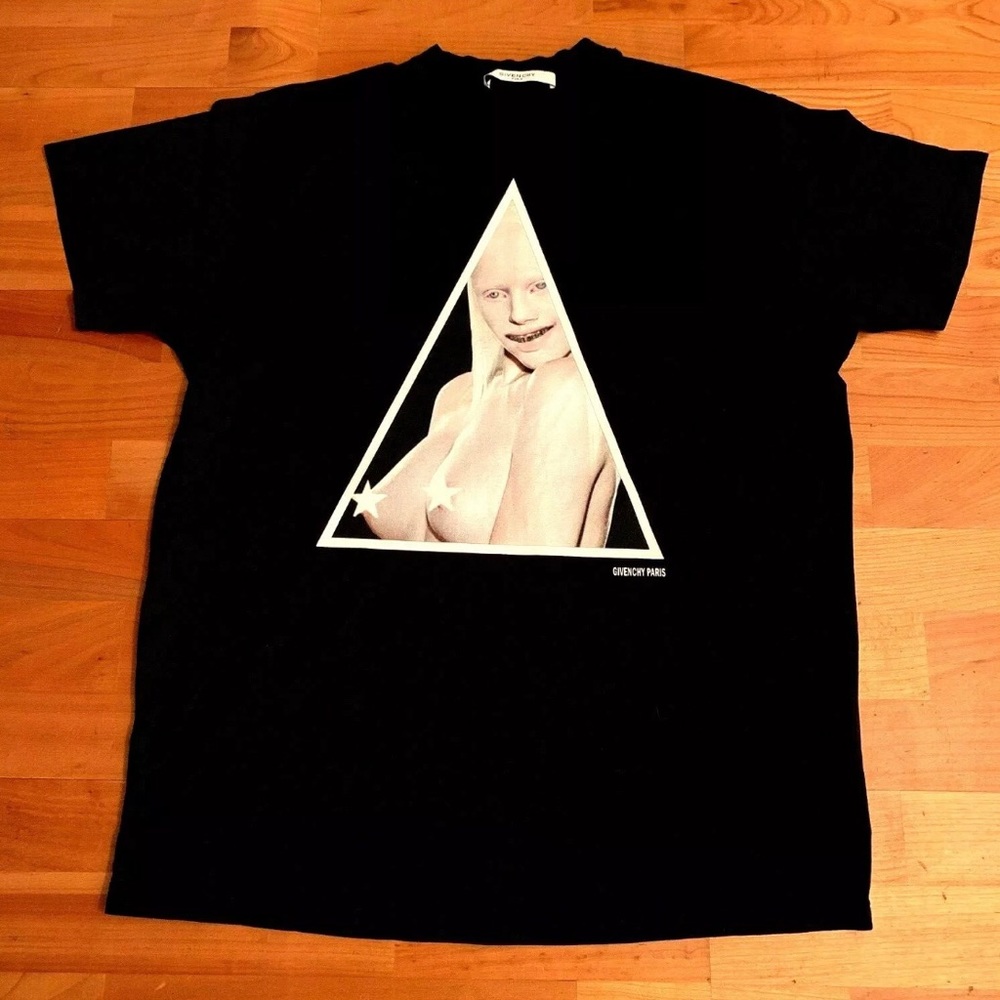 ❌❌SOLD❌❌Authentic Givenchy RARE Graphic Tee